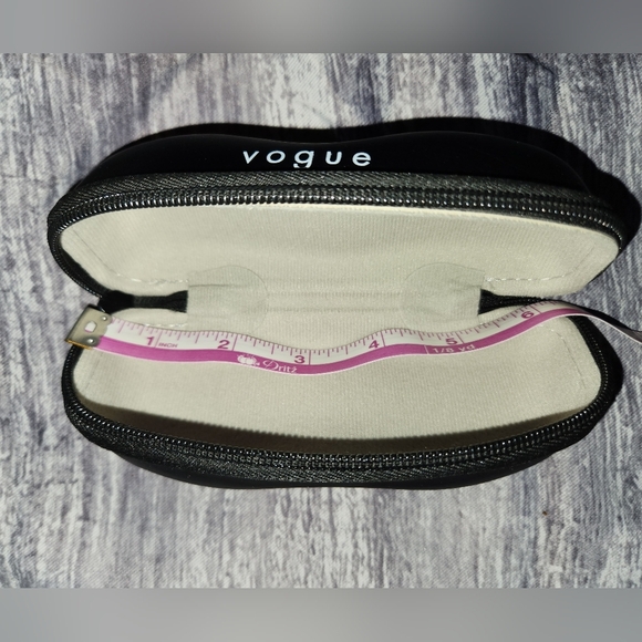 Vogue Clamshell Black Glasses‎ Case - Picture 4 of 9